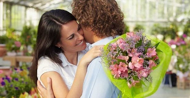 5 Wege, wie Männer romantischer sein können