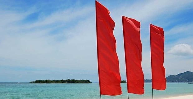 7 rote Flaggen, die Sie warnen, dass sie nicht gut ist