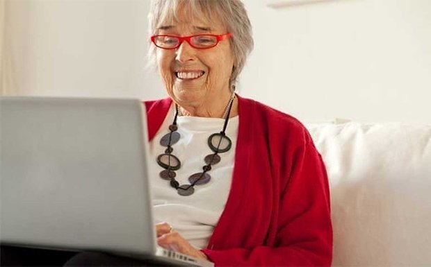 Jak mohou starší ženy vytvořit online profil