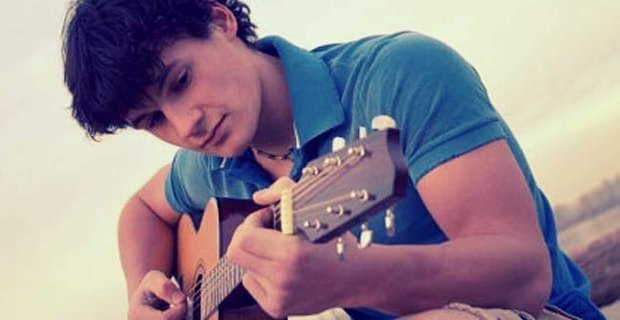 Jungs mit Gitarren in Profilbildern bekommen dreimal mehr Facebook-Antworten