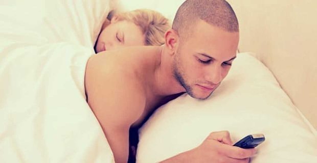 6 maneras en que su teléfono está arruinando su vida de citas