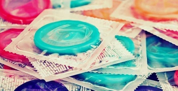 Onderzoek toont aan dat seks nog steeds plezierig is, ongeacht het gebruik van condooms of glijmiddel
