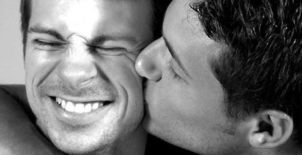 Lo studio mostra che le persone possono identificare con precisione i ruoli sessuali nelle relazioni gay