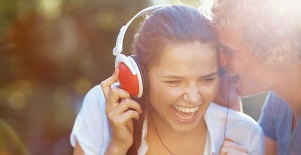 La música enciende nuestro cerebro tanto como el sexo, según un estudio