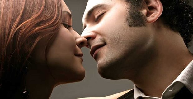 70% der Amerikaner haben sich beim ersten Date geküsst