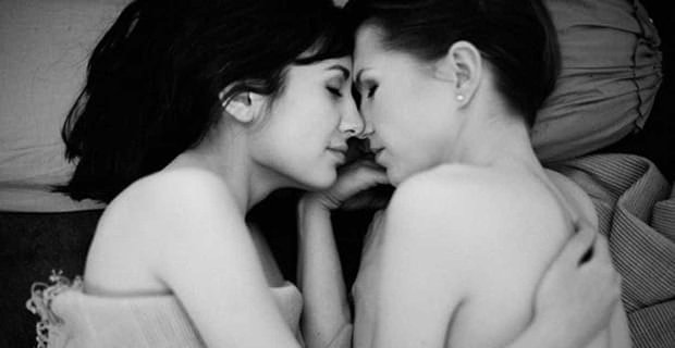 2 formas de besar a una lesbiana y excitarla