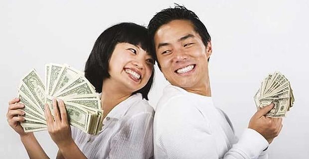 Las personas que tienen relaciones sexuales cuatro veces a la semana ganan un 5% más de dinero, según un estudio