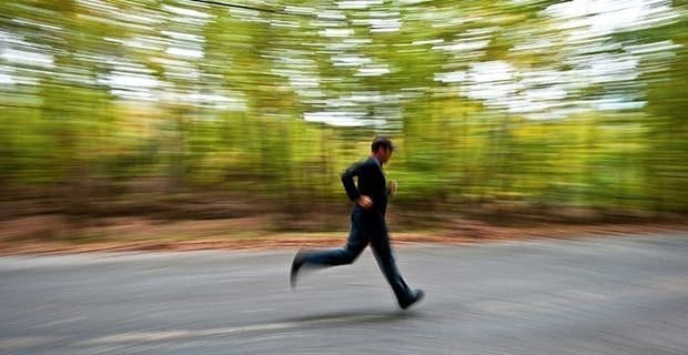 4 motivi per cui dovresti smettere di muoverti così velocemente quando esci