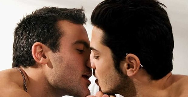 Los estadounidenses homosexuales son más propensos a besarse en la primera cita