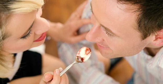 Studie: Wie das Essen von Süßigkeiten Ihre Beziehung retten kann