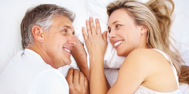 Badanie: starsi Amerykanie 2x bardziej skłonni do tworzenia związków po seksie na pierwszej randce