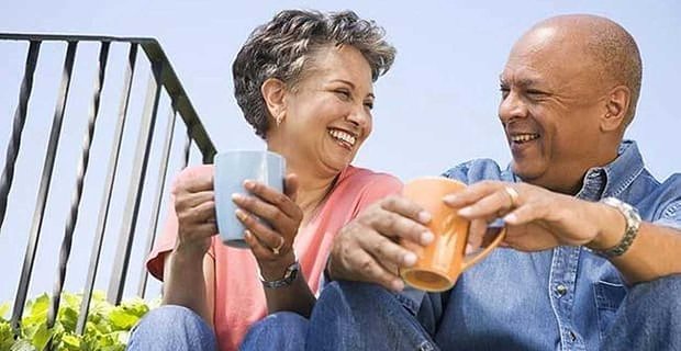 Studio: gli anziani hanno il 39% di probabilità in più di scegliere il caffè come attività per il primo appuntamento