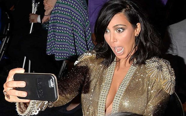 Quizás debería permanecer rubia: 7 veces en las que Kim Kardashian se burló de sí misma