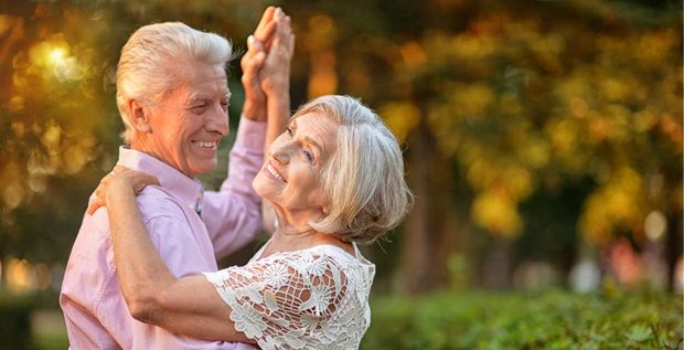 13 mejores sitios de citas para solteros mayores de 70 años (2021)