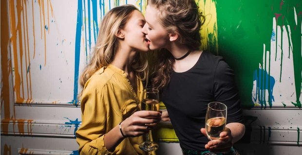 6 beste niet-traditionele lesbische date-ideeën