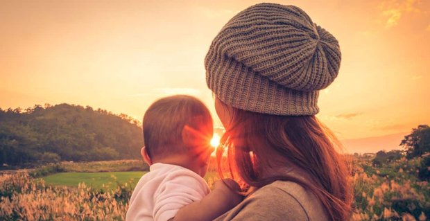15 En İyi Bekar Anne Arkadaşlık Siteleri ve 2024 İçin Uygulamalar